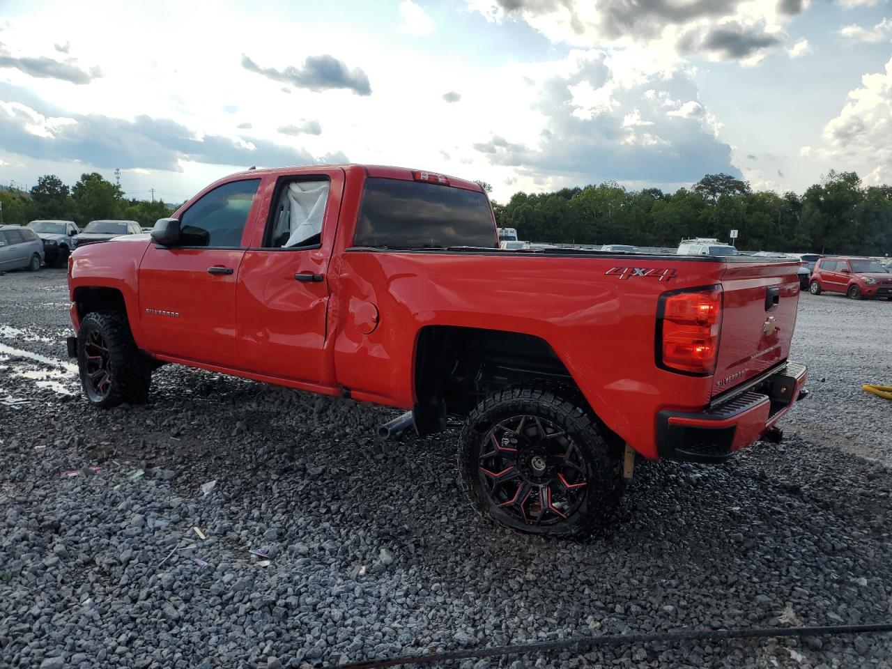 2018 CHEVROLET SILVERADO K1500 CUSTOM photo 4