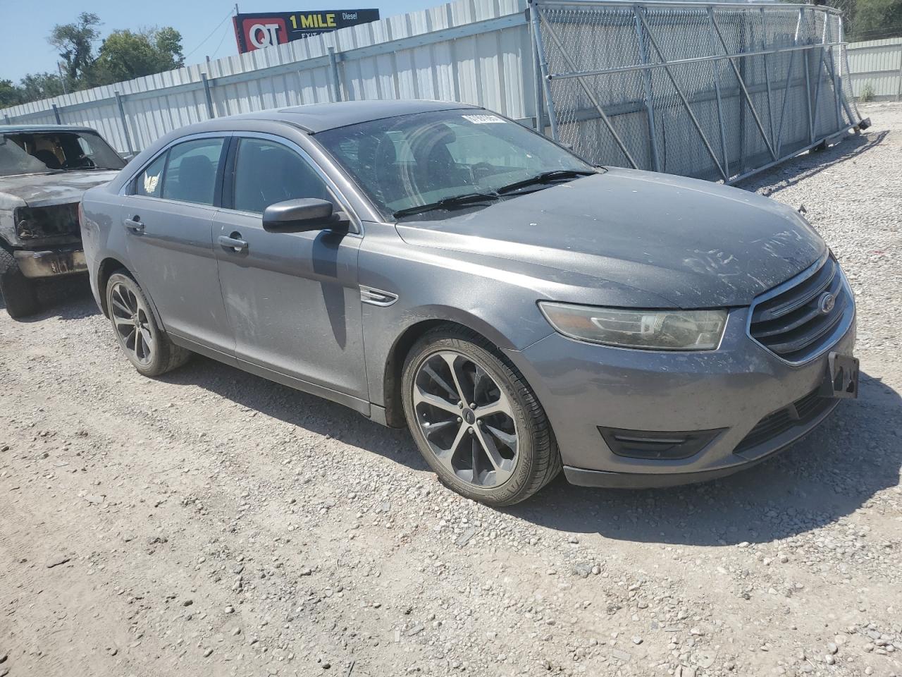 2014 FORD TAURUS SEL photo 4