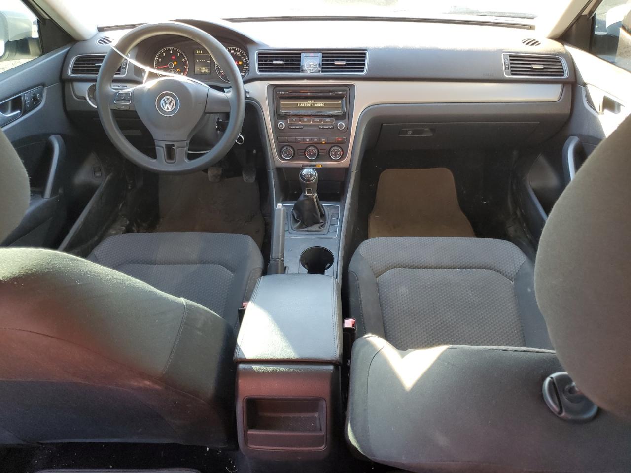 2015 VOLKSWAGEN PASSAT S photo 15