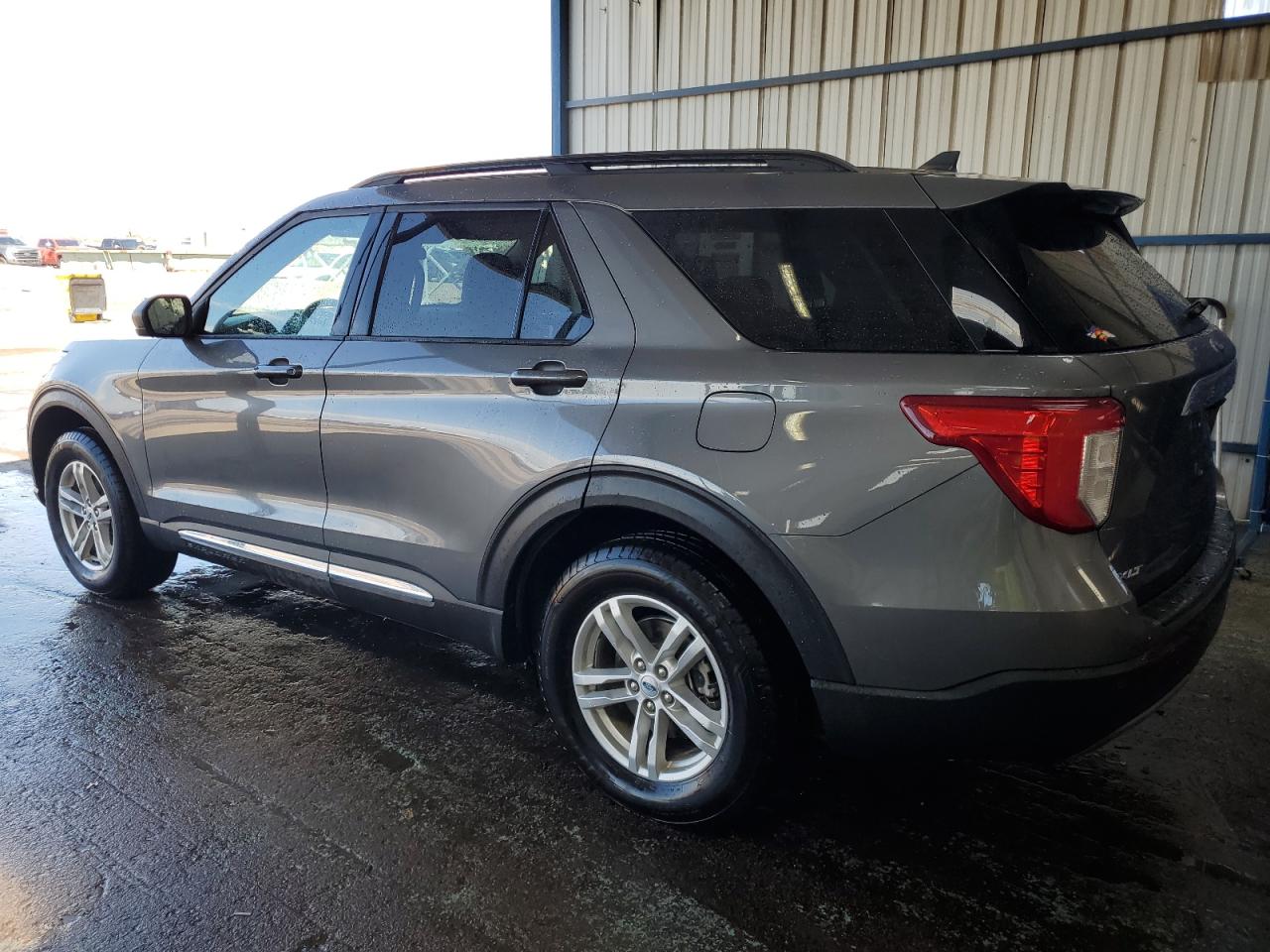 2023 FORD EXPLORER XLT photo 3