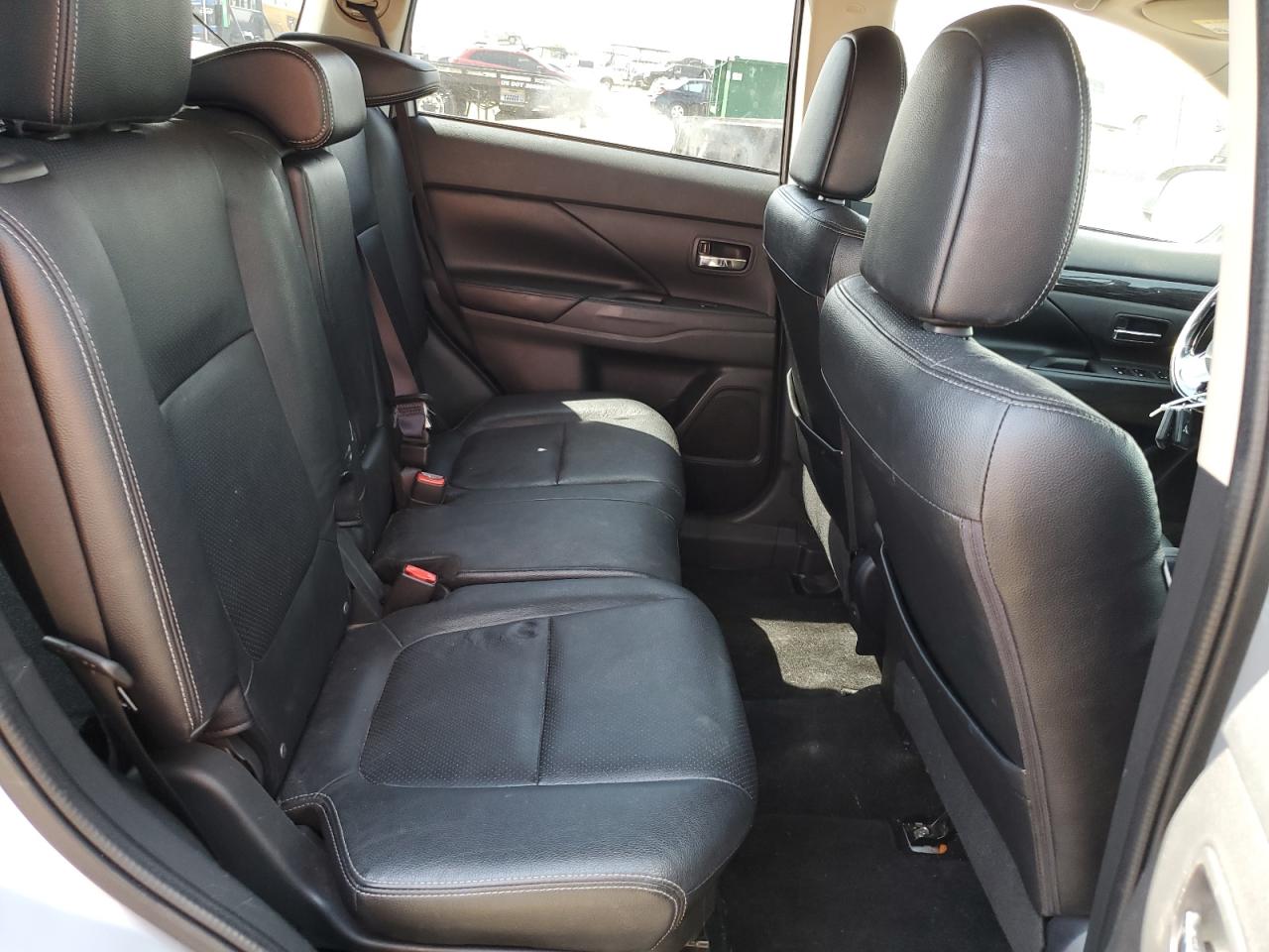 2016 MITSUBISHI OUTLANDER SE photo 11