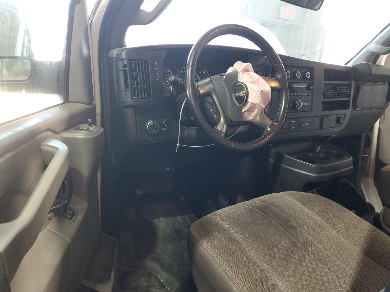 2017 GMC SAVANA G2500 photo 15