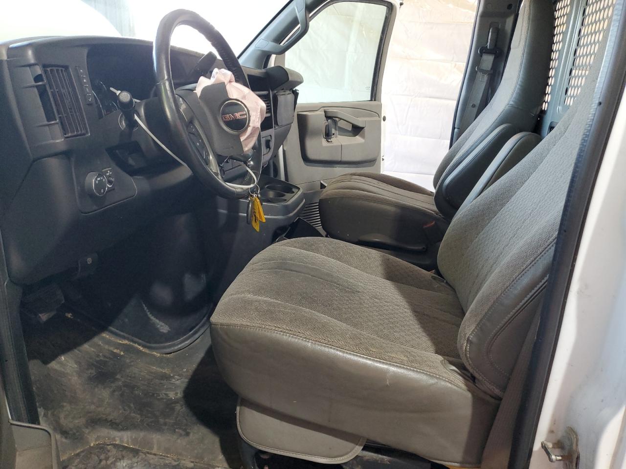 2017 GMC SAVANA G2500 photo 13