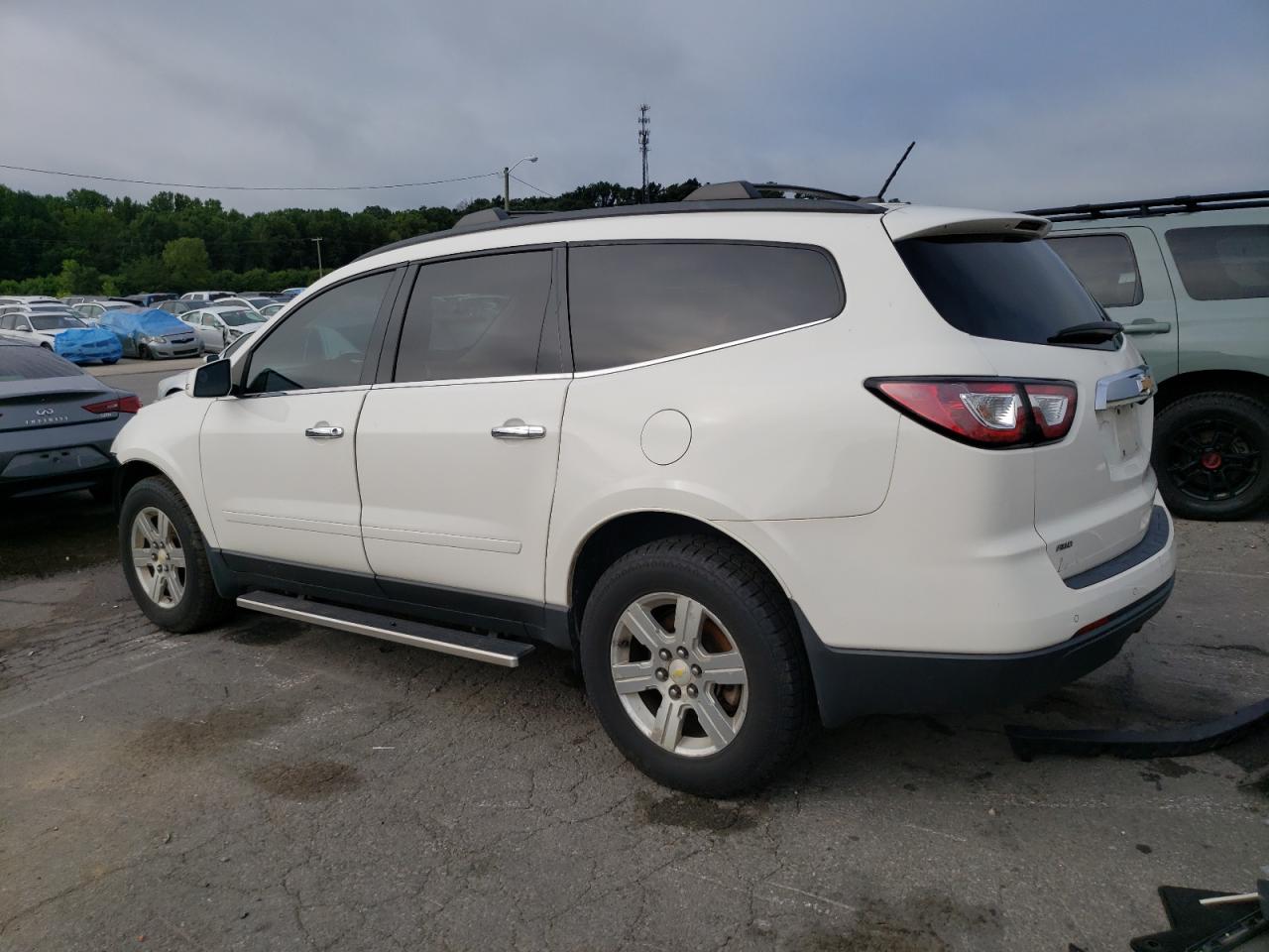 2014 CHEVROLET TRAVERSE LT photo 3