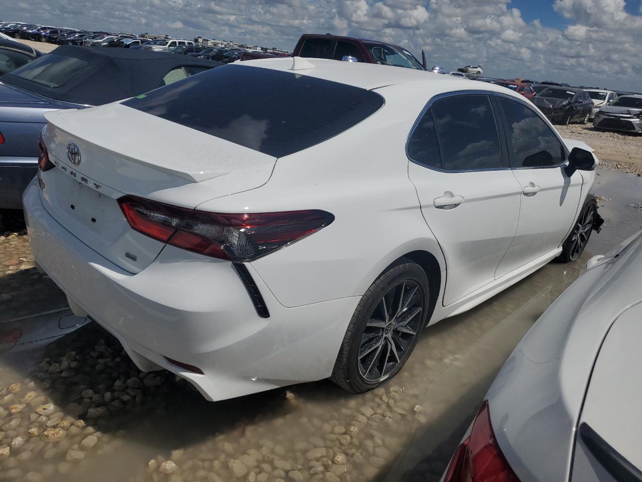2023 TOYOTA CAMRY SE photo 5