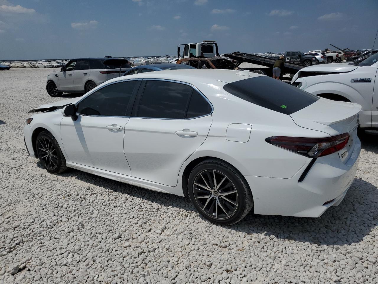 2023 TOYOTA CAMRY SE photo 3