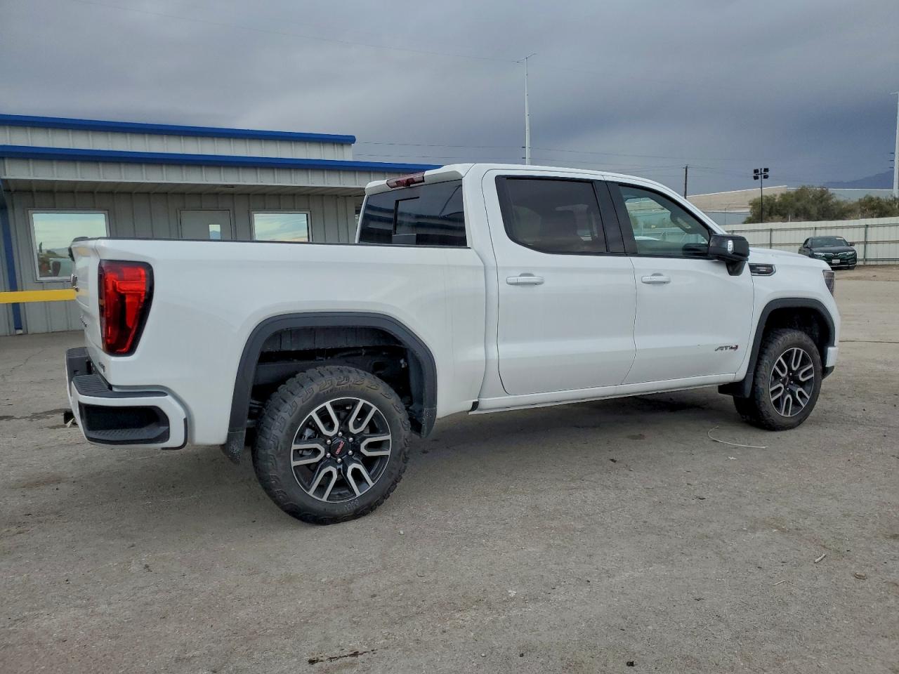 2025 GMC SIERRA photo 3