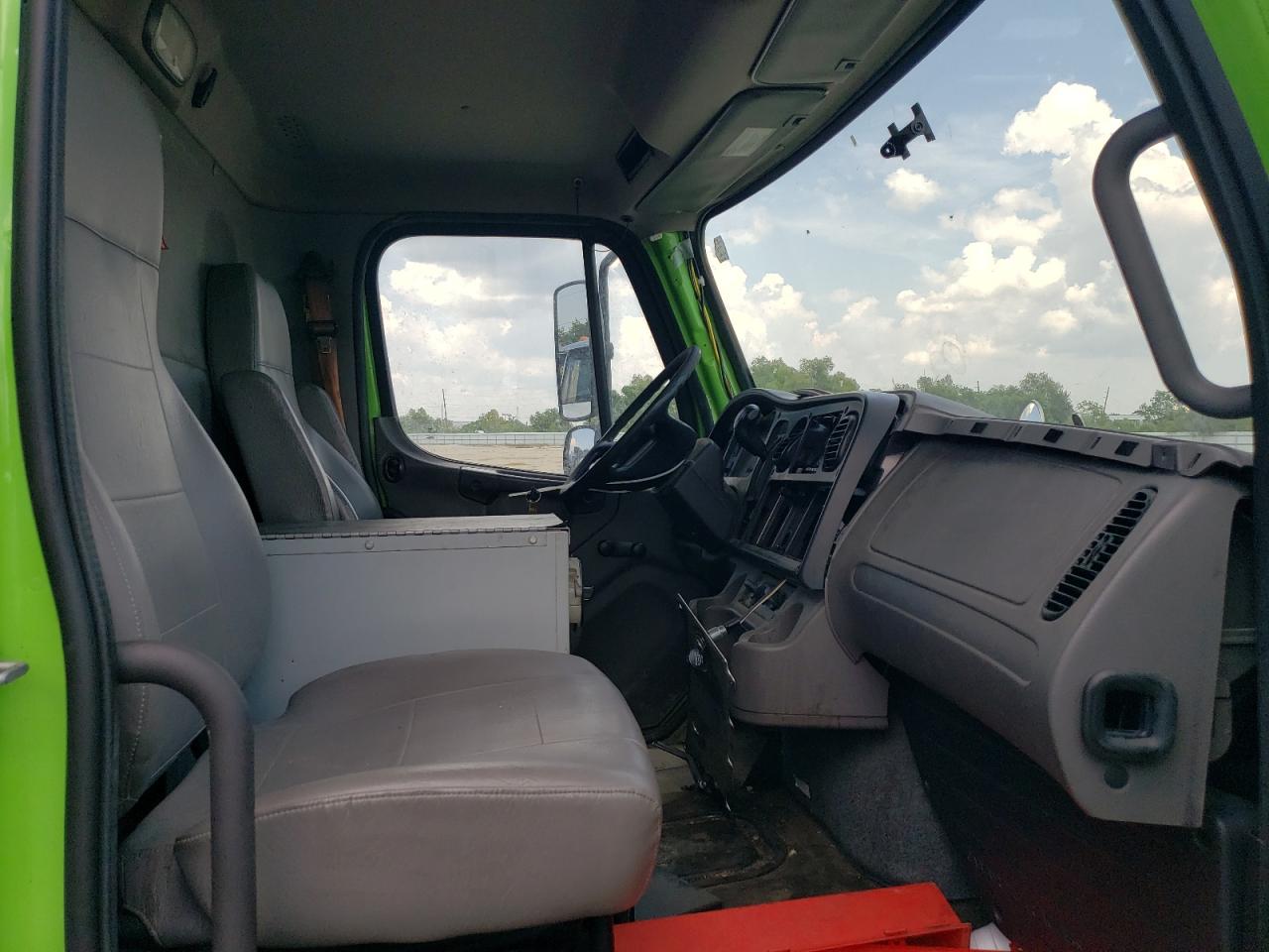 2020 FREIGHTLINER BUSINESS CLASS M2 DELIVERY TRUCK photo 13