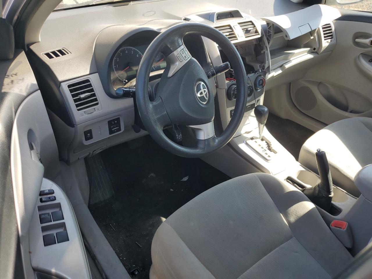 2012 TOYOTA COROLLA LE photo 15