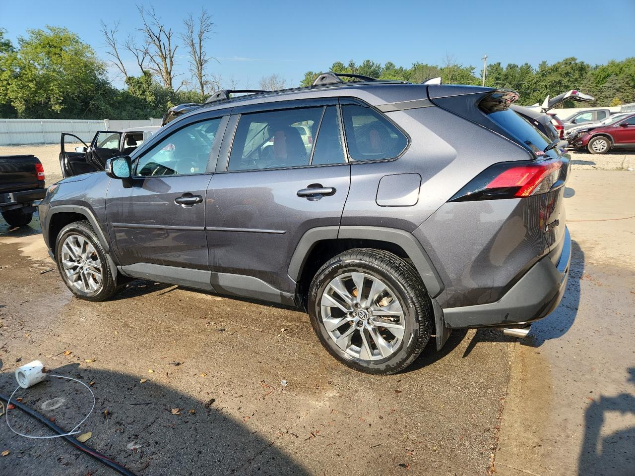 2024 TOYOTA RAV4 XLE PREMIUM photo 3