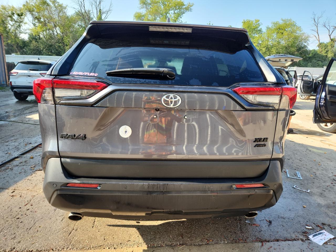 2024 TOYOTA RAV4 XLE PREMIUM photo 11