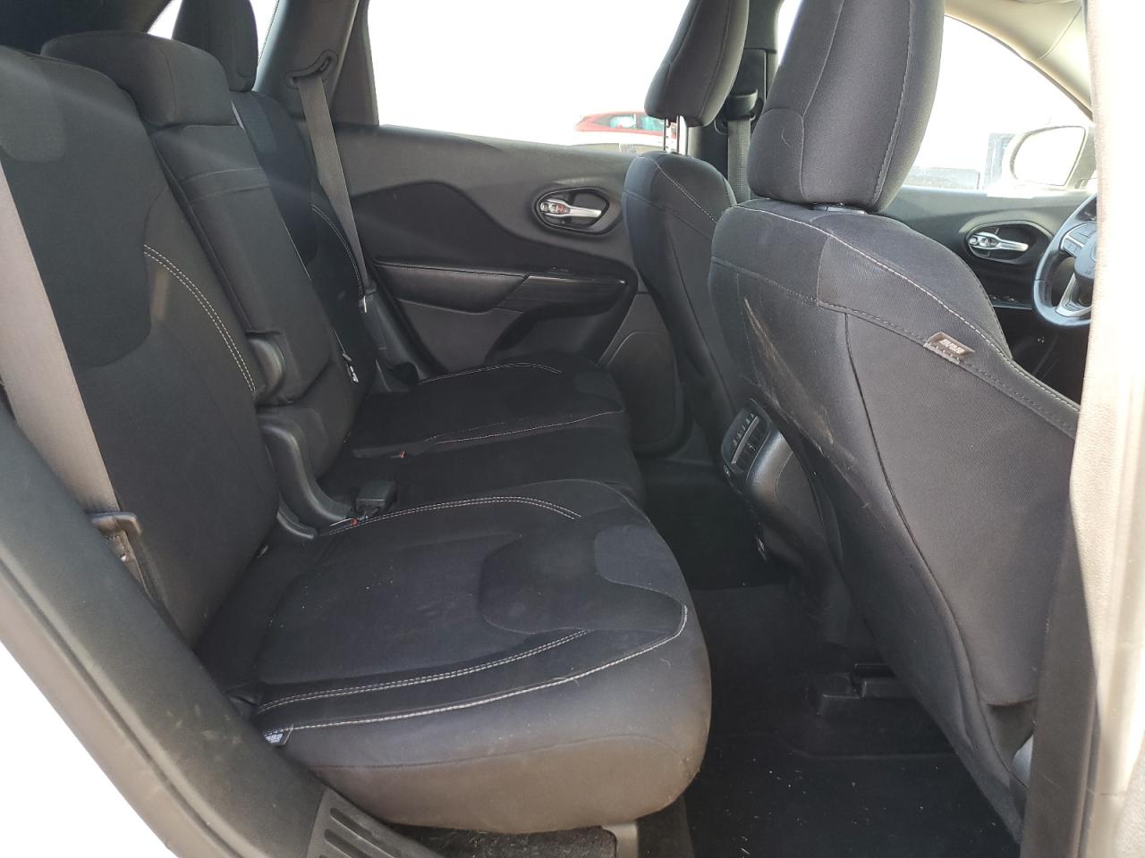 2015 JEEP CHEROKEE LATITUDE photo 31