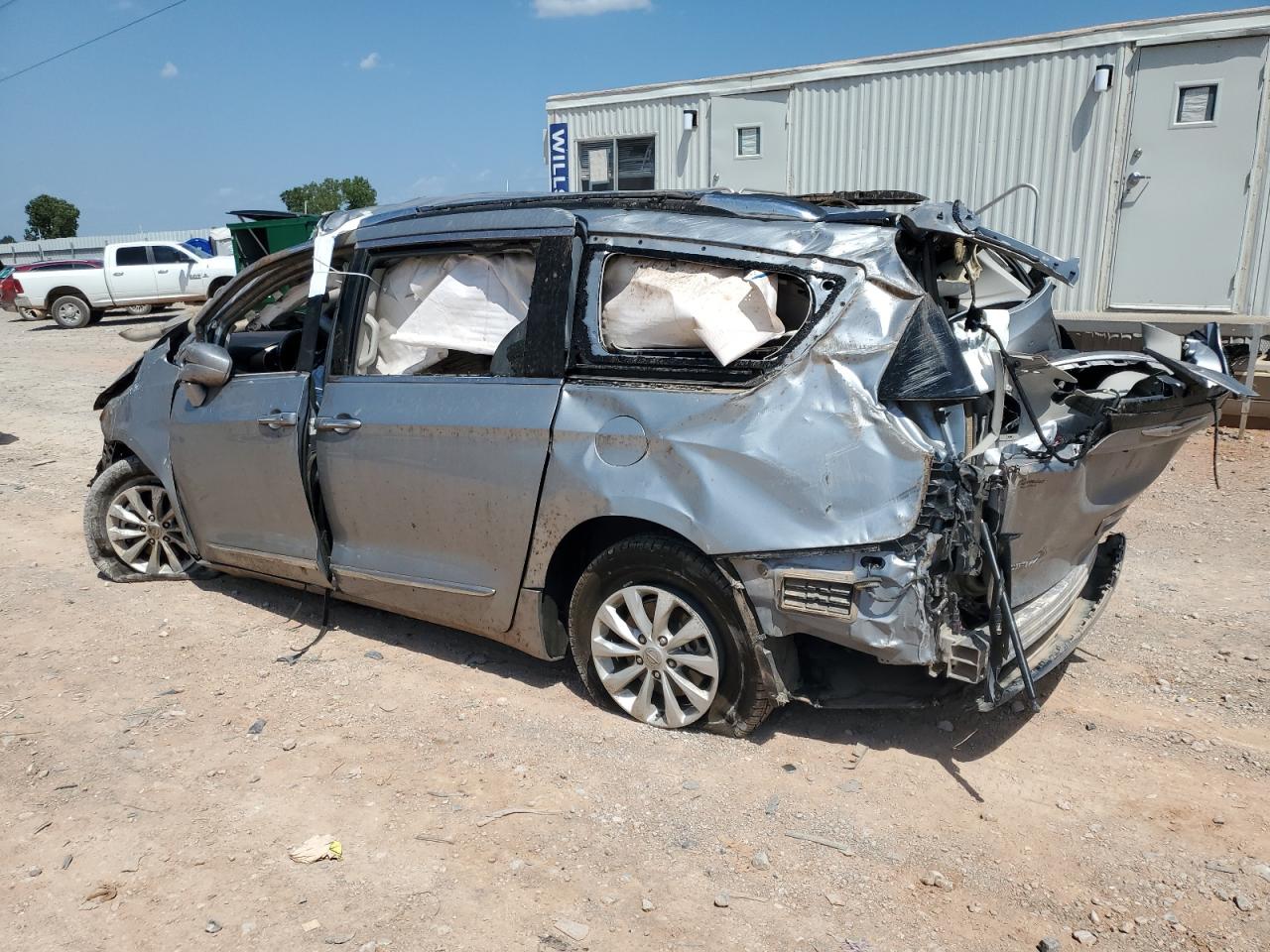 2019 CHRYSLER PACIFICA TOURING L photo 4