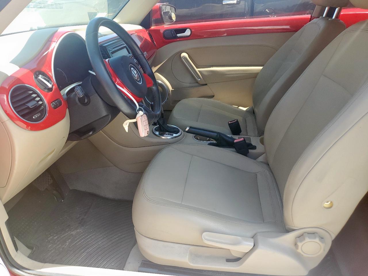 2013 VOLKSWAGEN BEETLE photo 13
