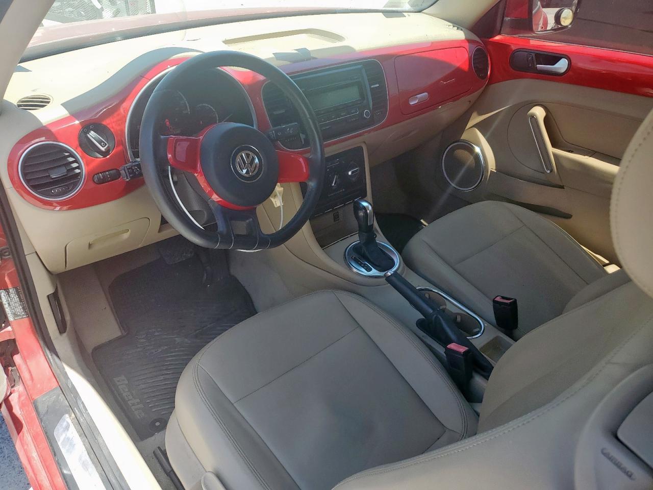 2013 VOLKSWAGEN BEETLE photo 15