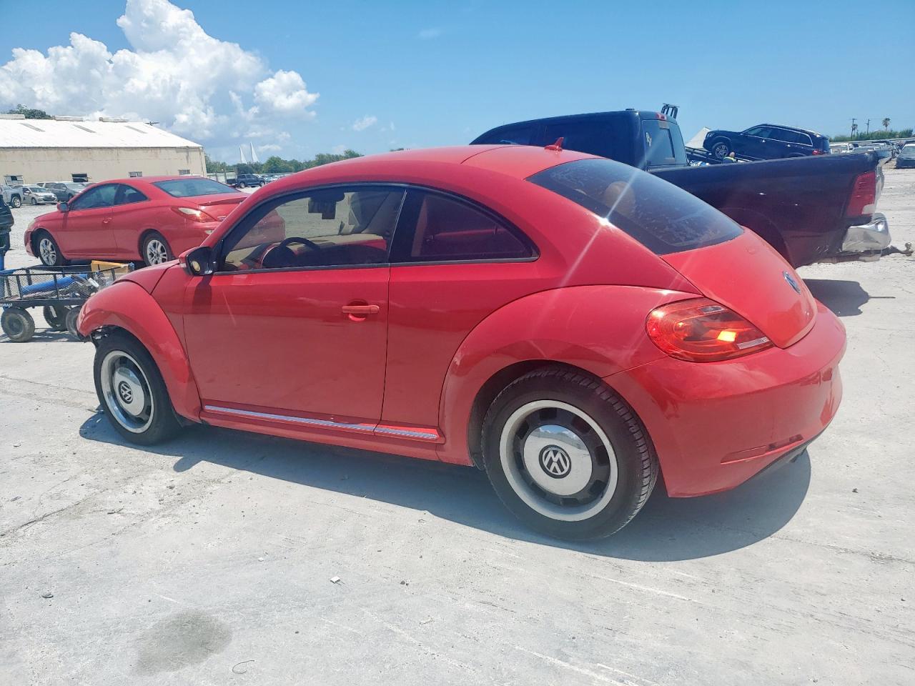 2013 VOLKSWAGEN BEETLE photo 3