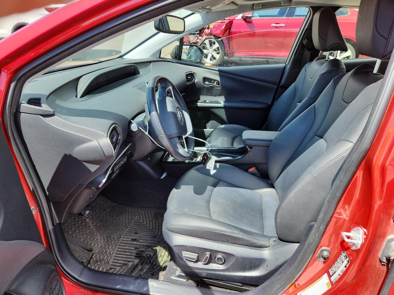 2017 TOYOTA PRIUS FOUR photo 7