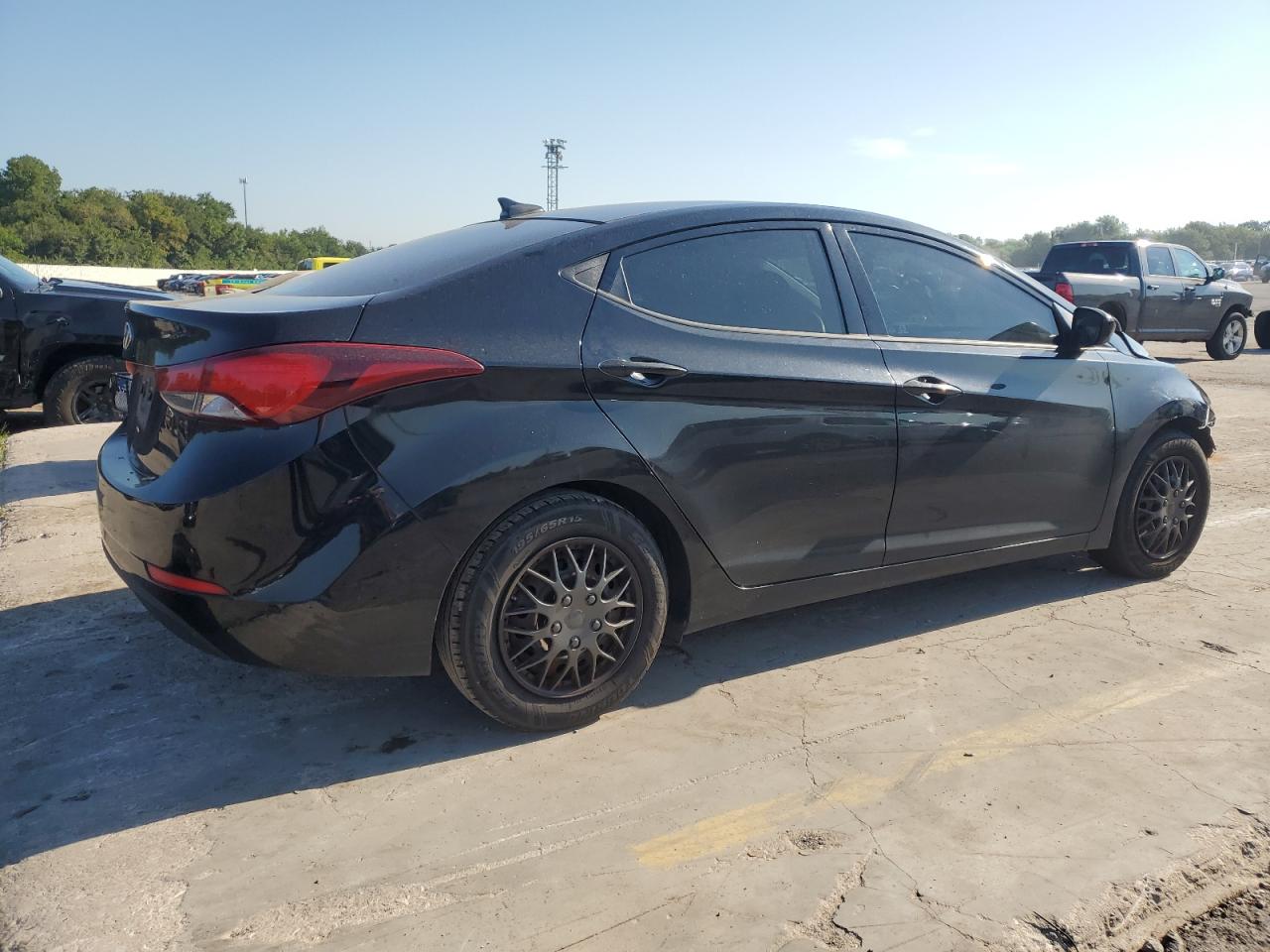 2016 HYUNDAI ELANTRA SE photo 5