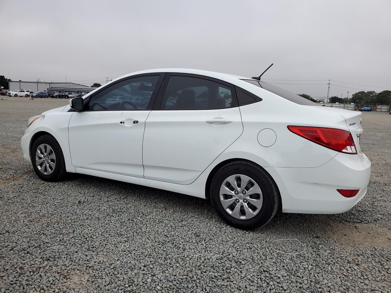 2015 HYUNDAI ACCENT GLS photo 3