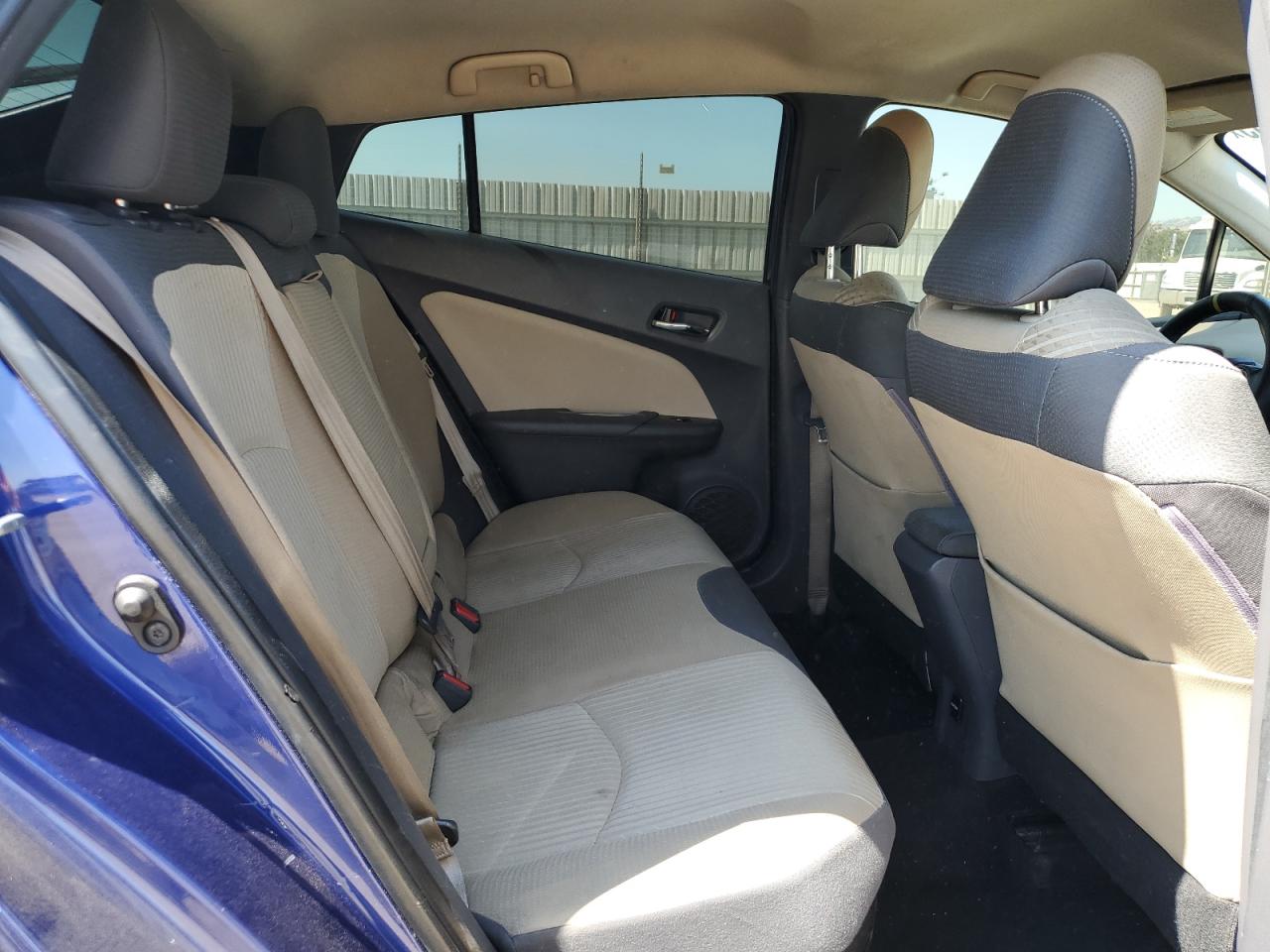 2016 TOYOTA PRIUS photo 28