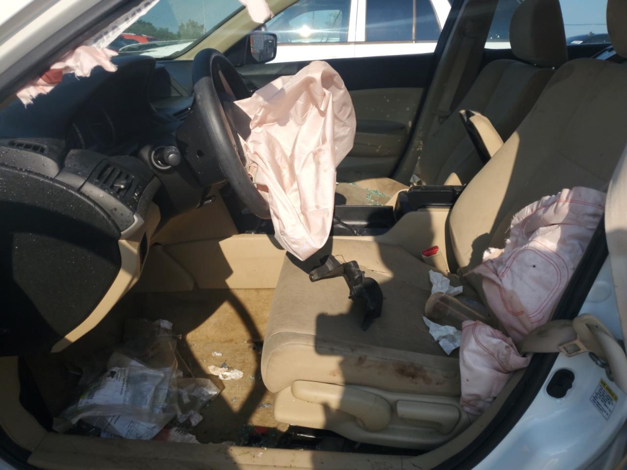 2012 HONDA ACCORD LX photo 13
