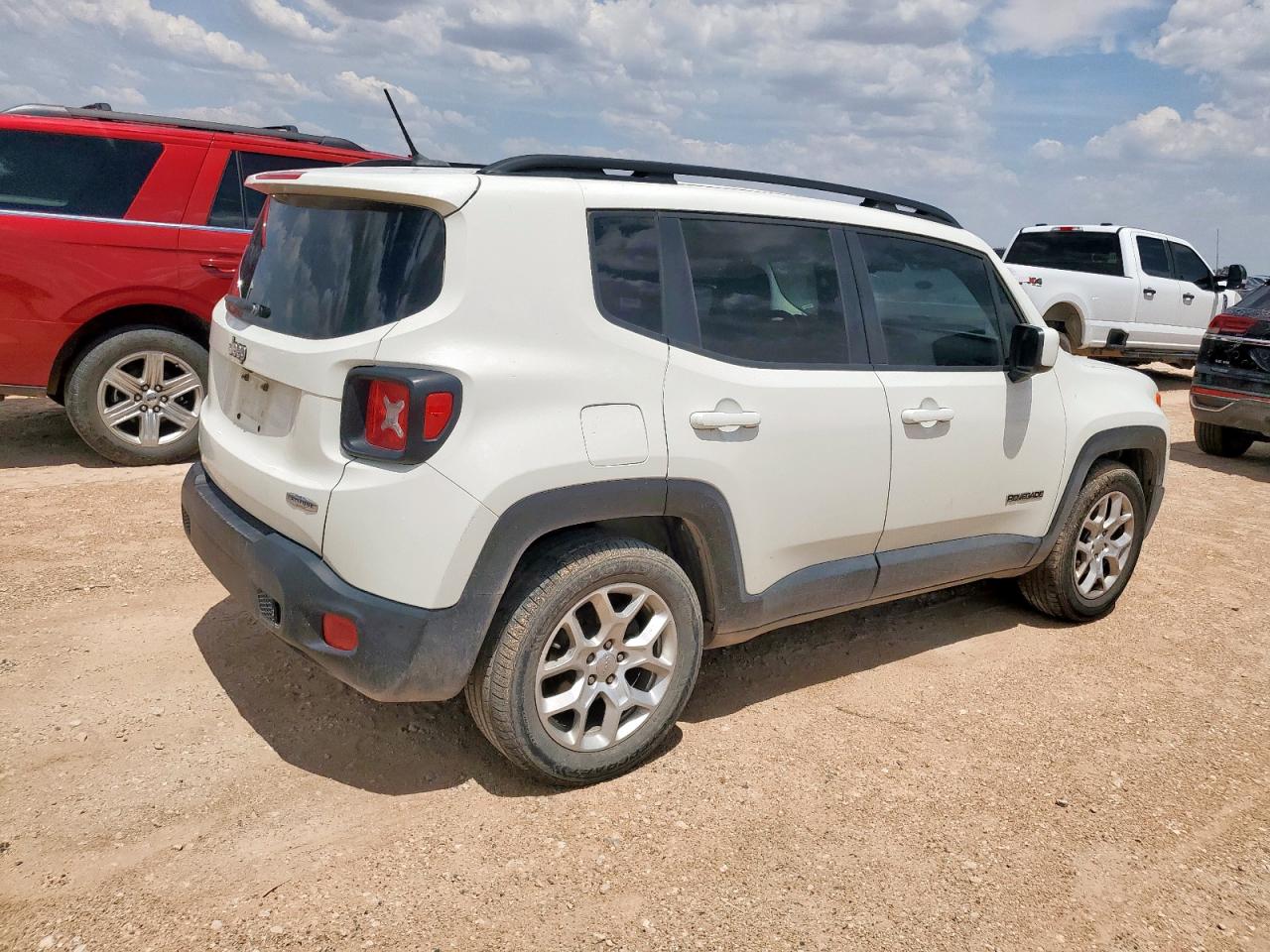 2017 JEEP RENEGADE LATITUDE photo 3