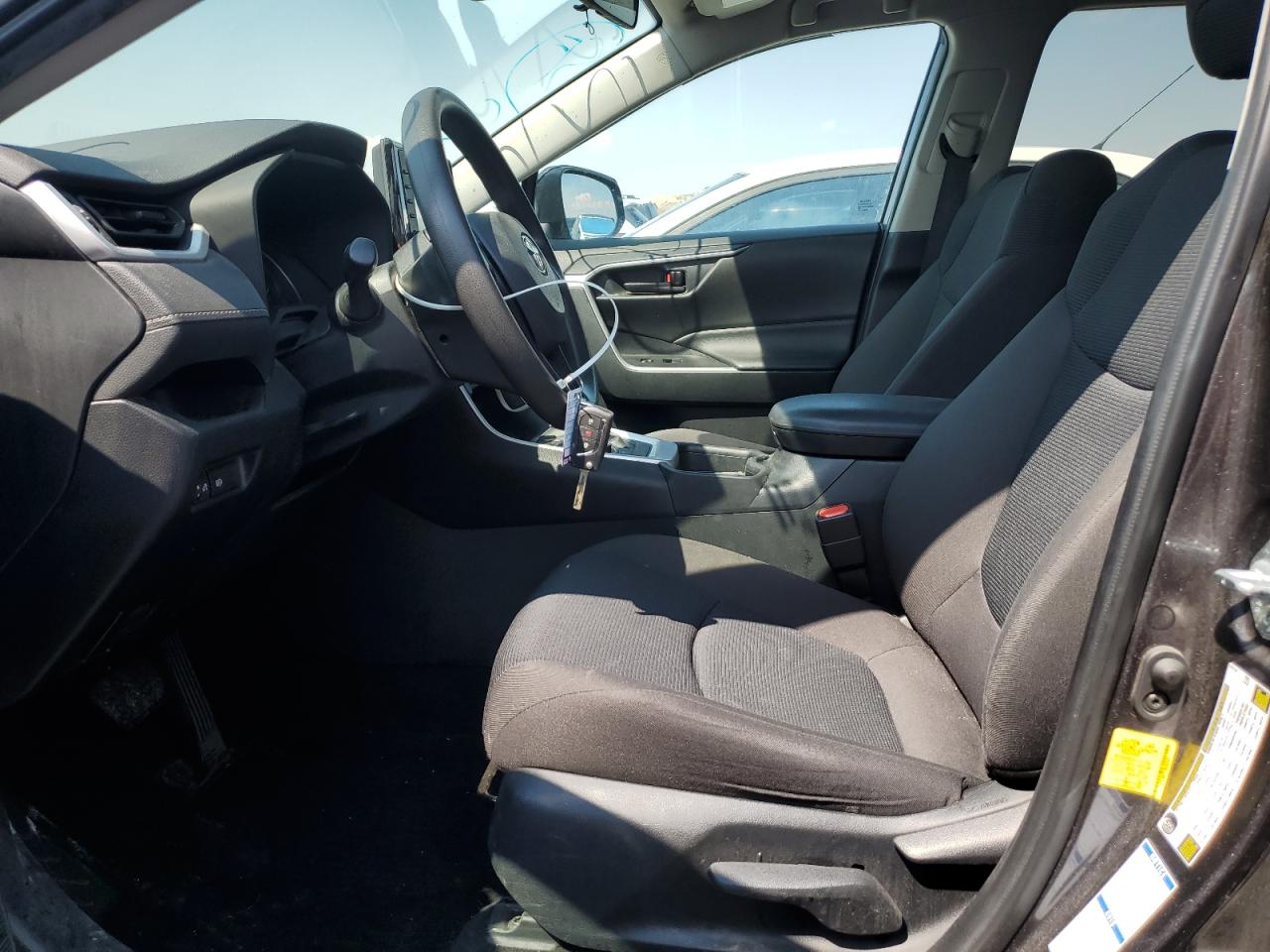 2021 TOYOTA RAV4 LE photo 7