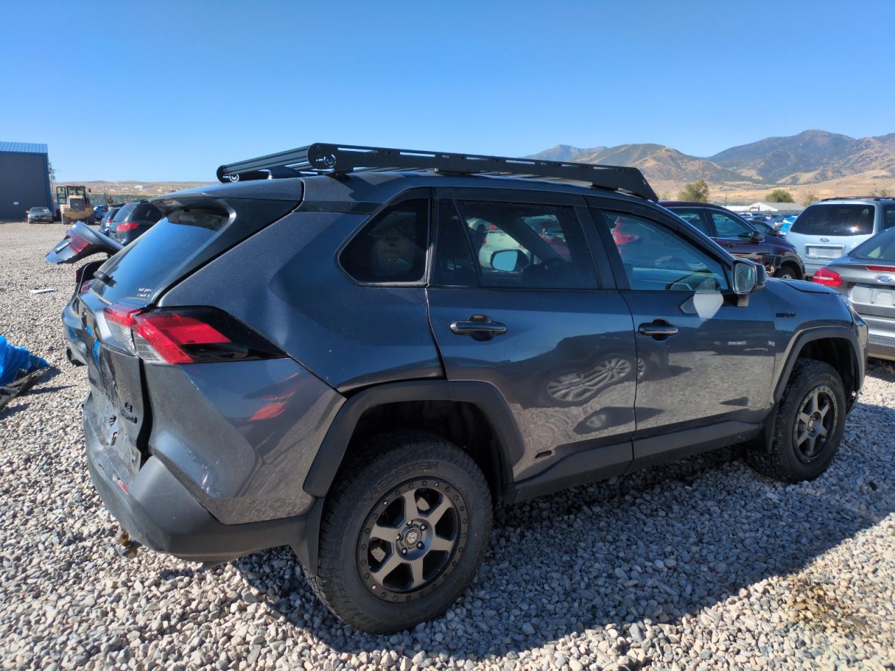2021 TOYOTA RAV4 LE photo 3