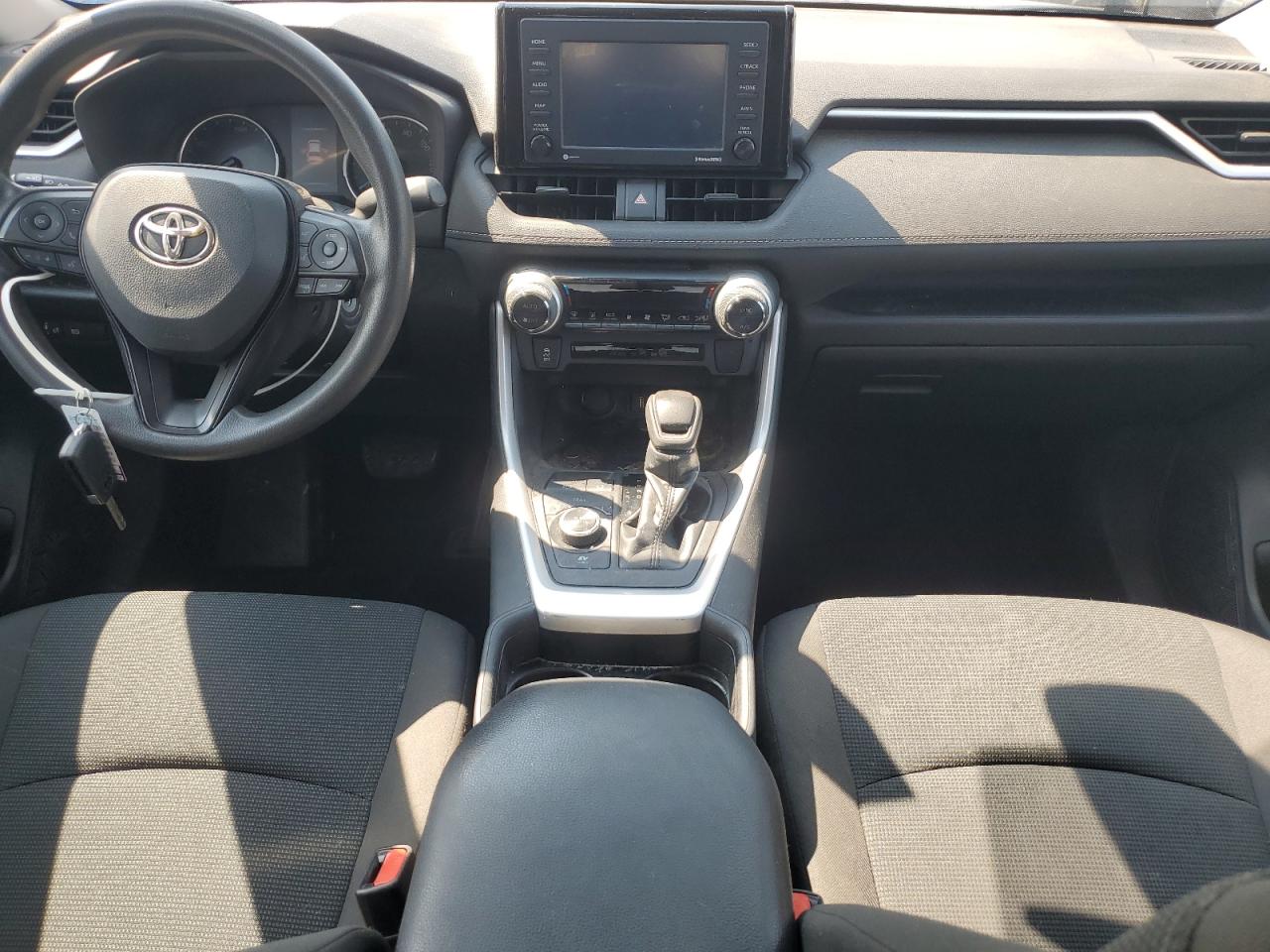 2021 TOYOTA RAV4 LE photo 8