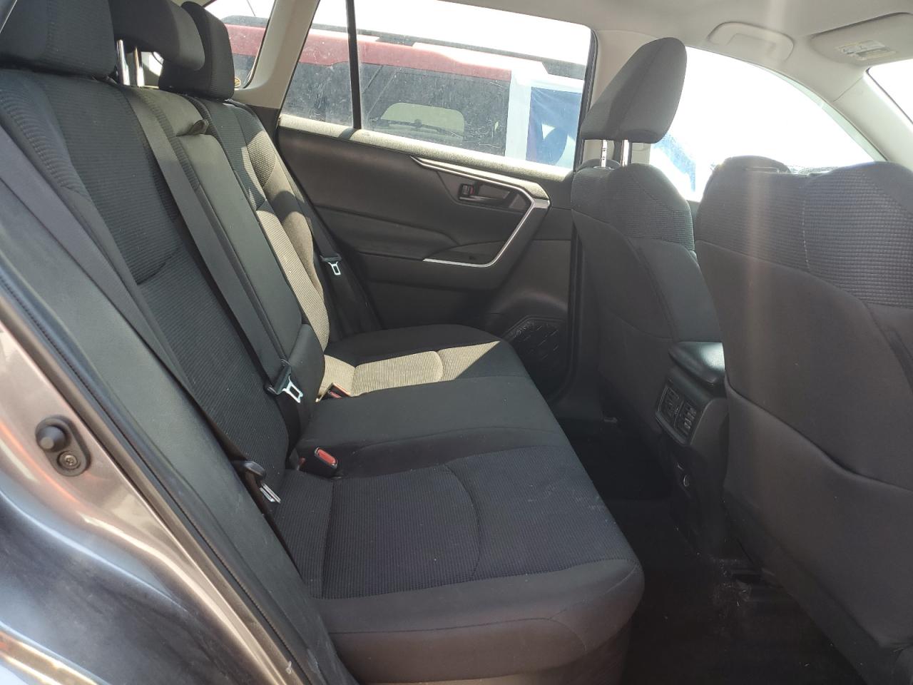 2021 TOYOTA RAV4 LE photo 10