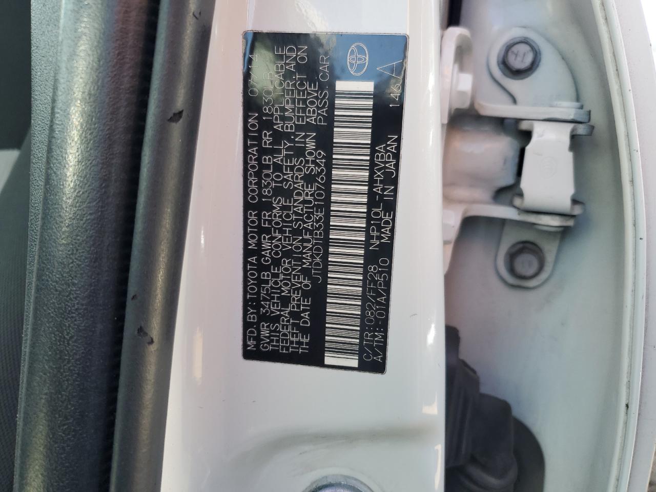 2014 TOYOTA PRIUS C photo 13