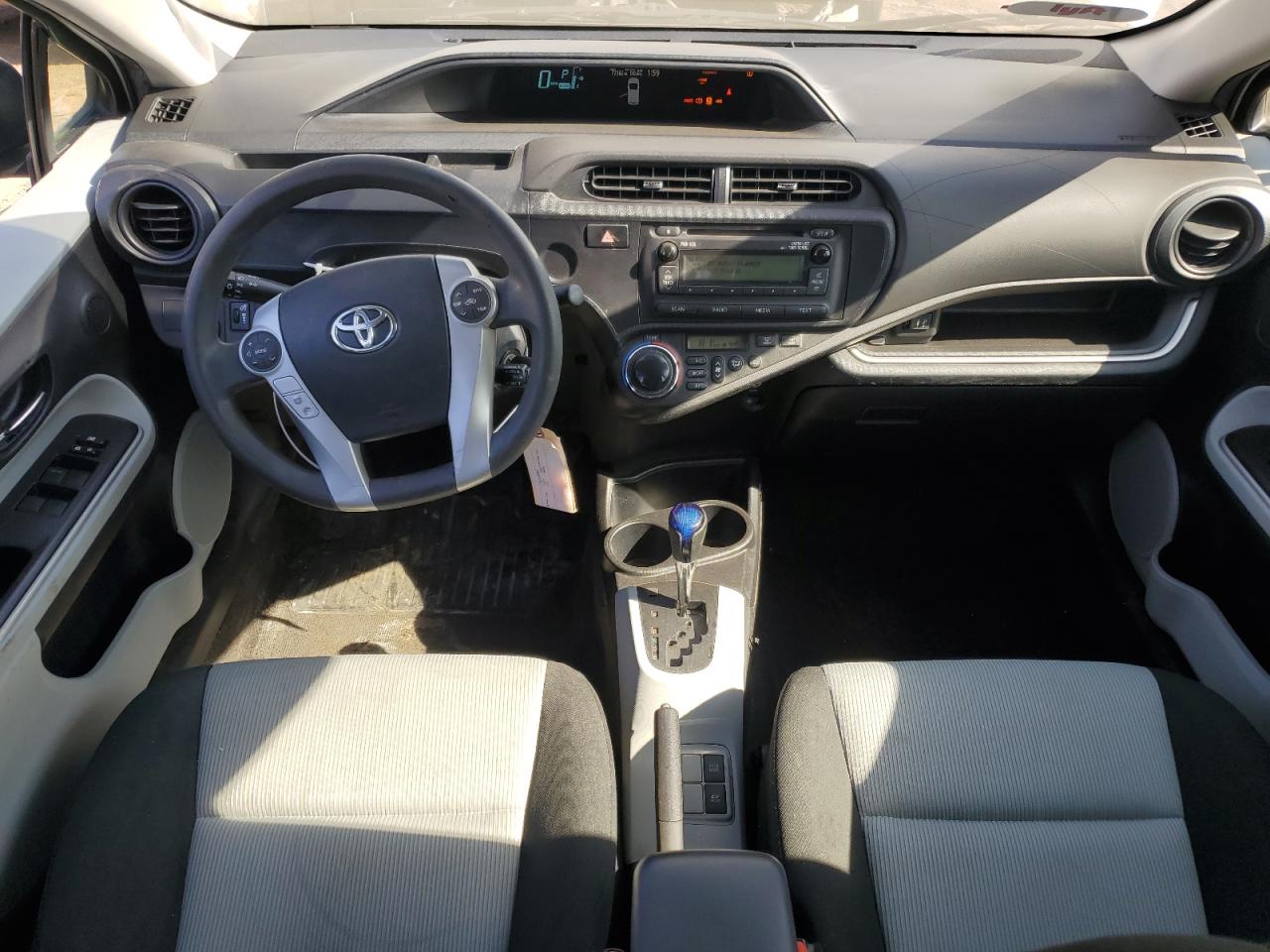 2014 TOYOTA PRIUS C photo 8