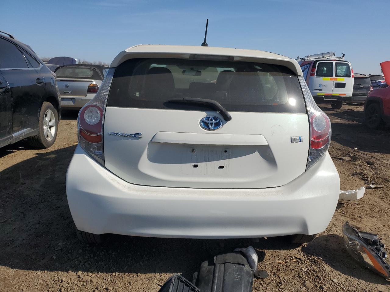 2014 TOYOTA PRIUS C photo 6