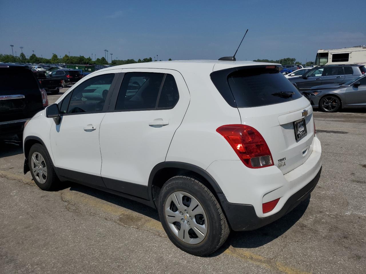 2018 CHEVROLET TRAX LS photo 2