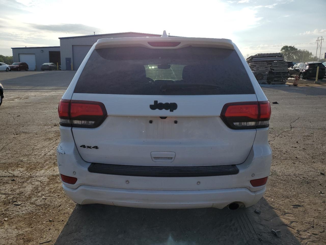 2019 JEEP GRAND CHEROKEE LAREDO photo 16