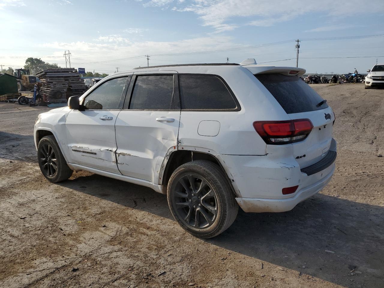 2019 JEEP GRAND CHEROKEE LAREDO photo 4
