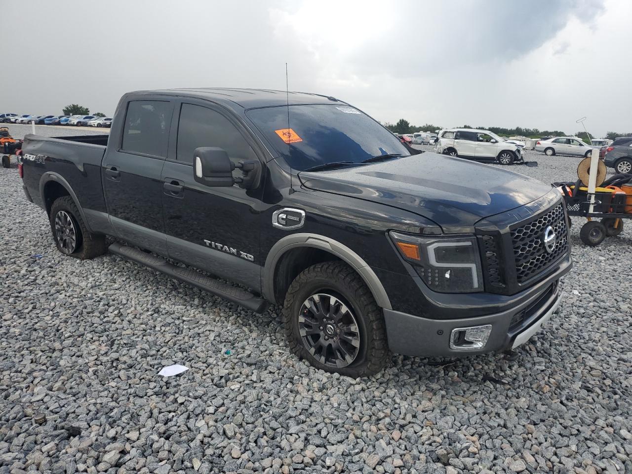 2017 NISSAN TITAN XD SL photo 10