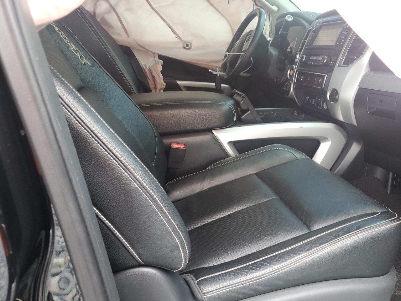 2017 NISSAN TITAN XD SL photo 19