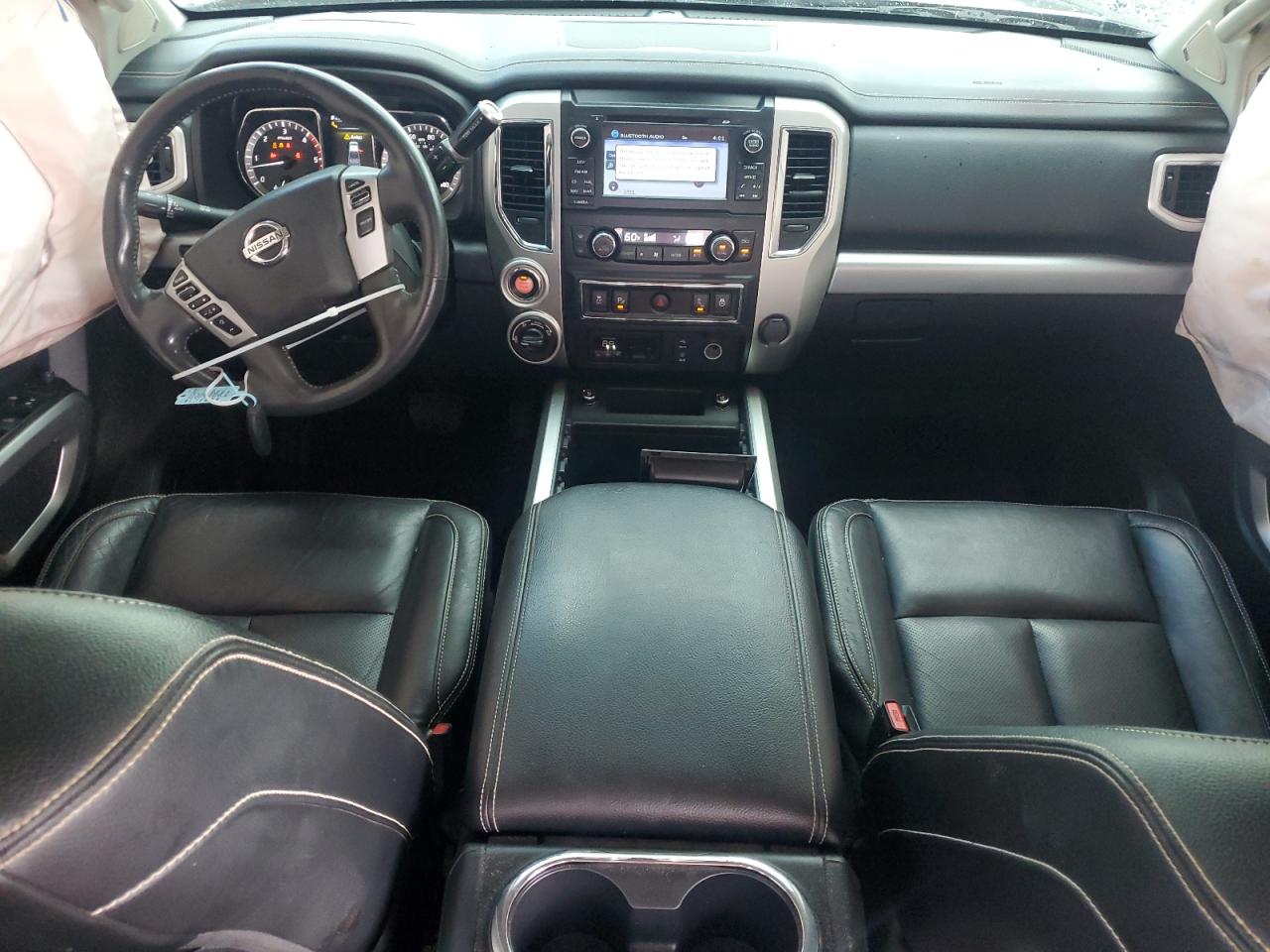 2017 NISSAN TITAN XD SL photo 22