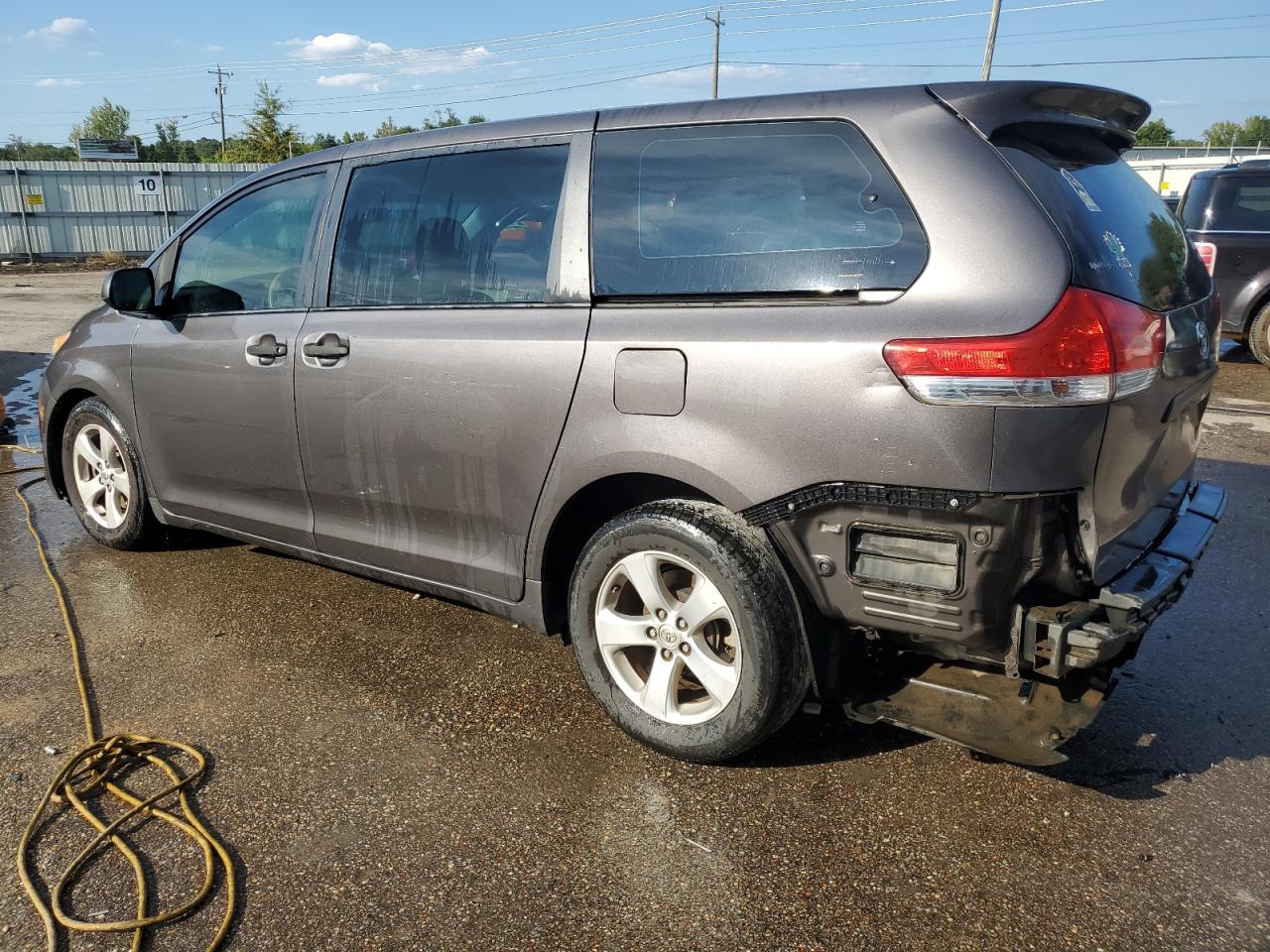 2013 TOYOTA SIENNA L 7-PASSENGER photo 2