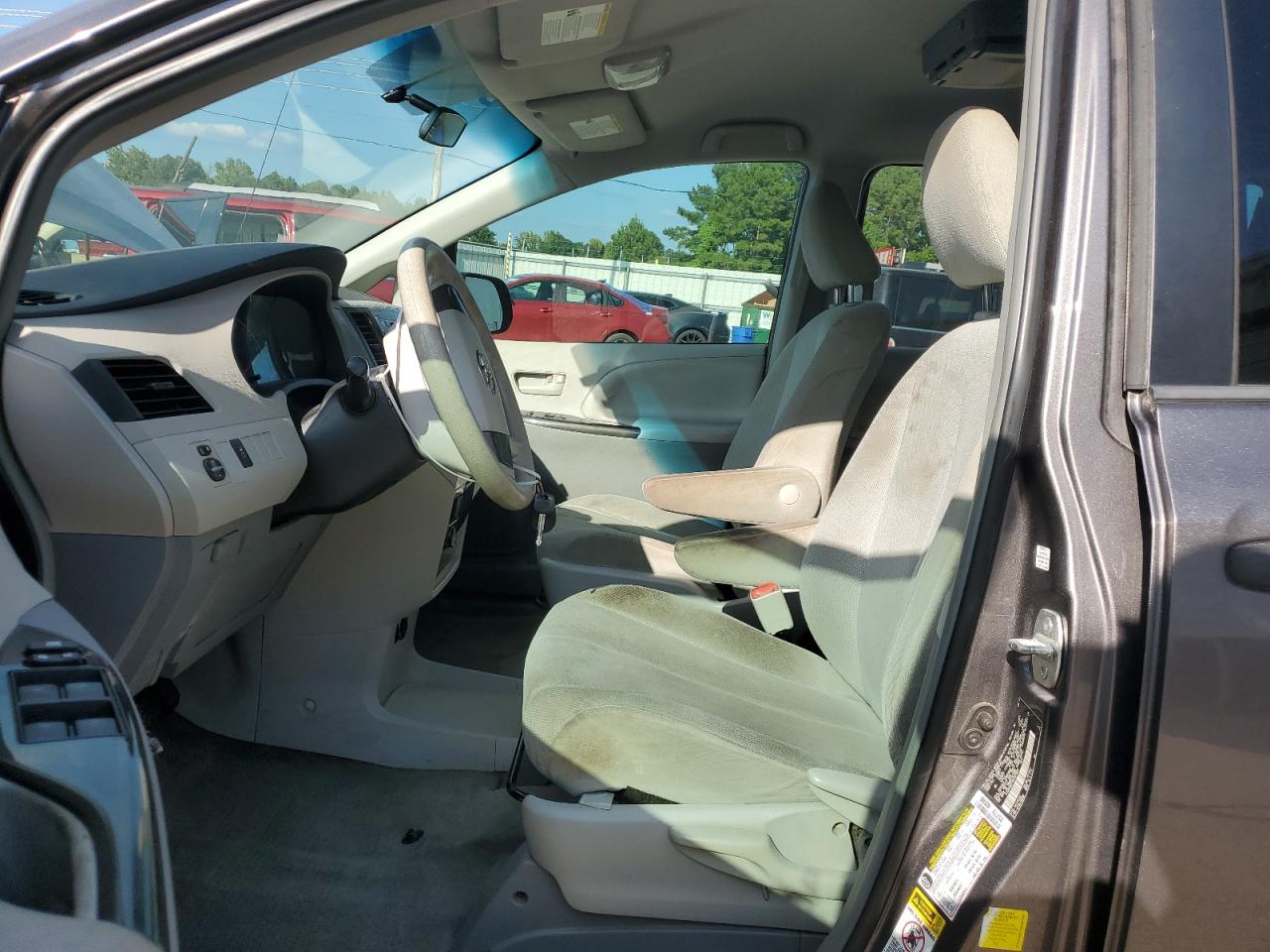 2013 TOYOTA SIENNA L 7-PASSENGER photo 7