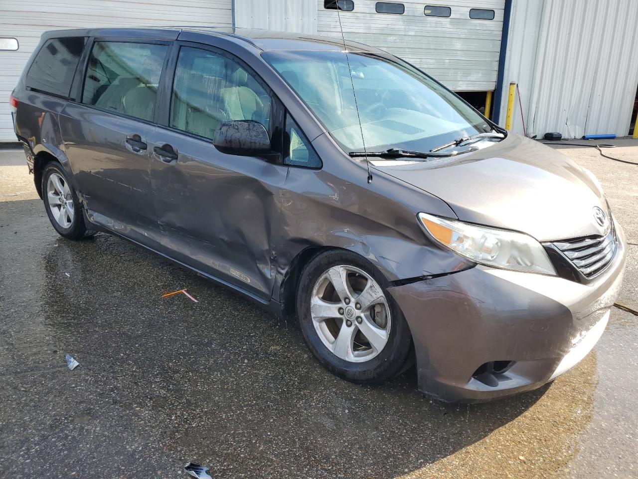 2013 TOYOTA SIENNA L 7-PASSENGER photo 4