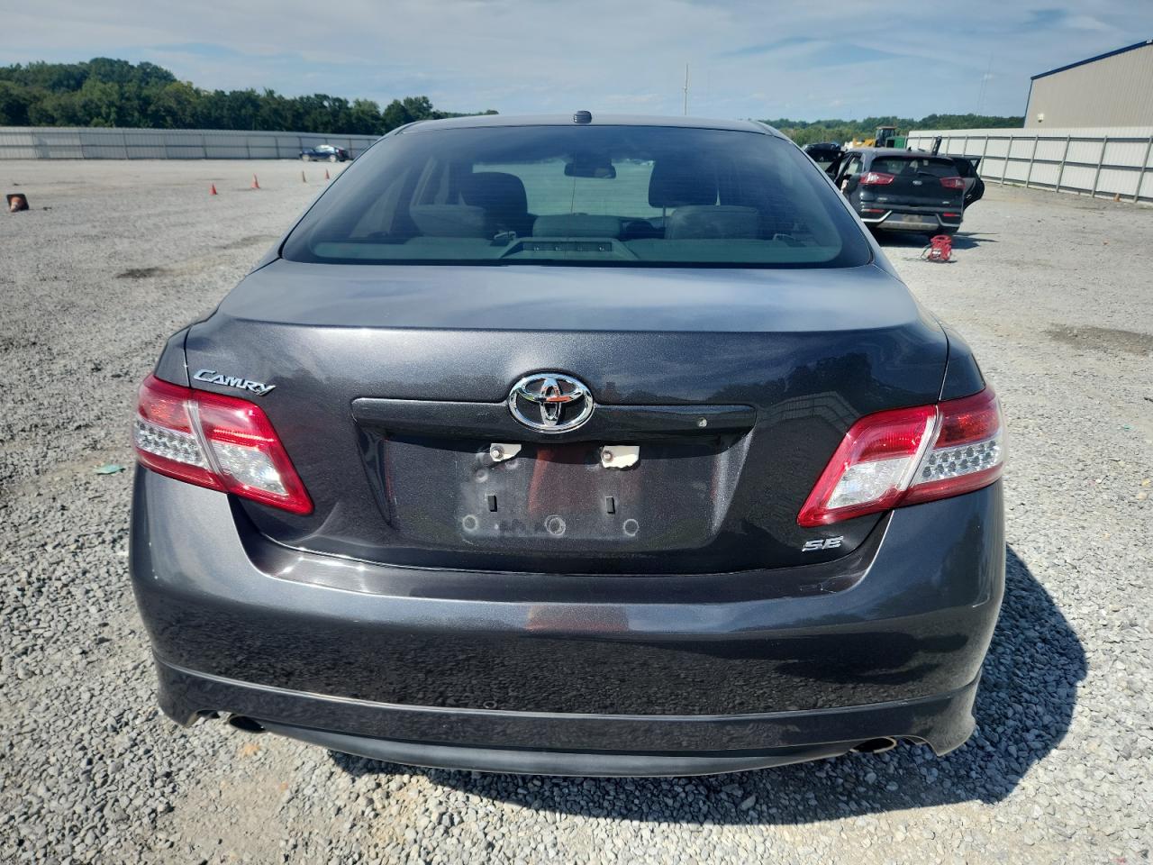 2010 TOYOTA CAMRY SE photo 11