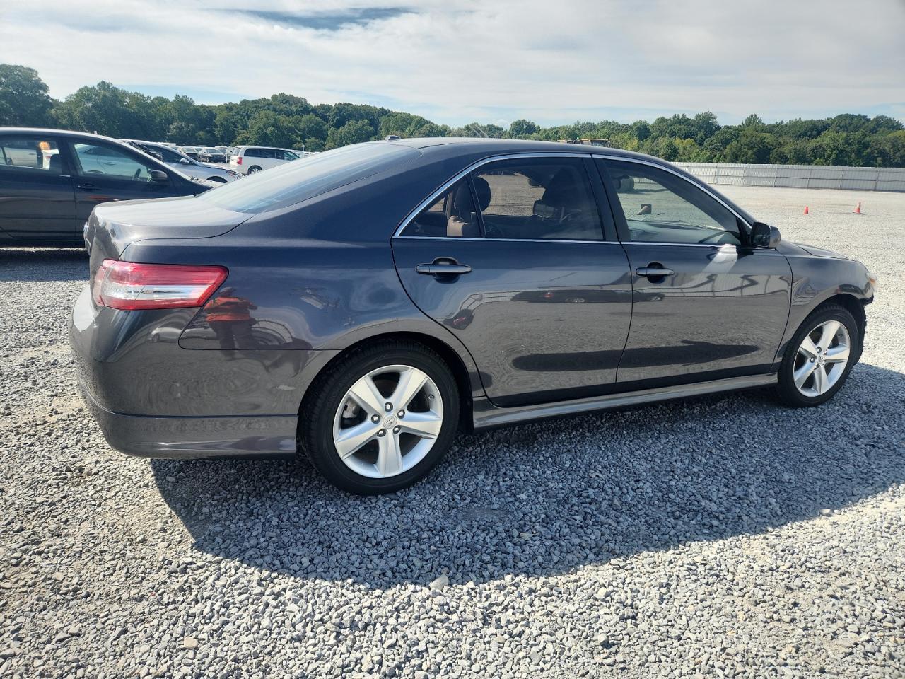 2010 TOYOTA CAMRY SE photo 5