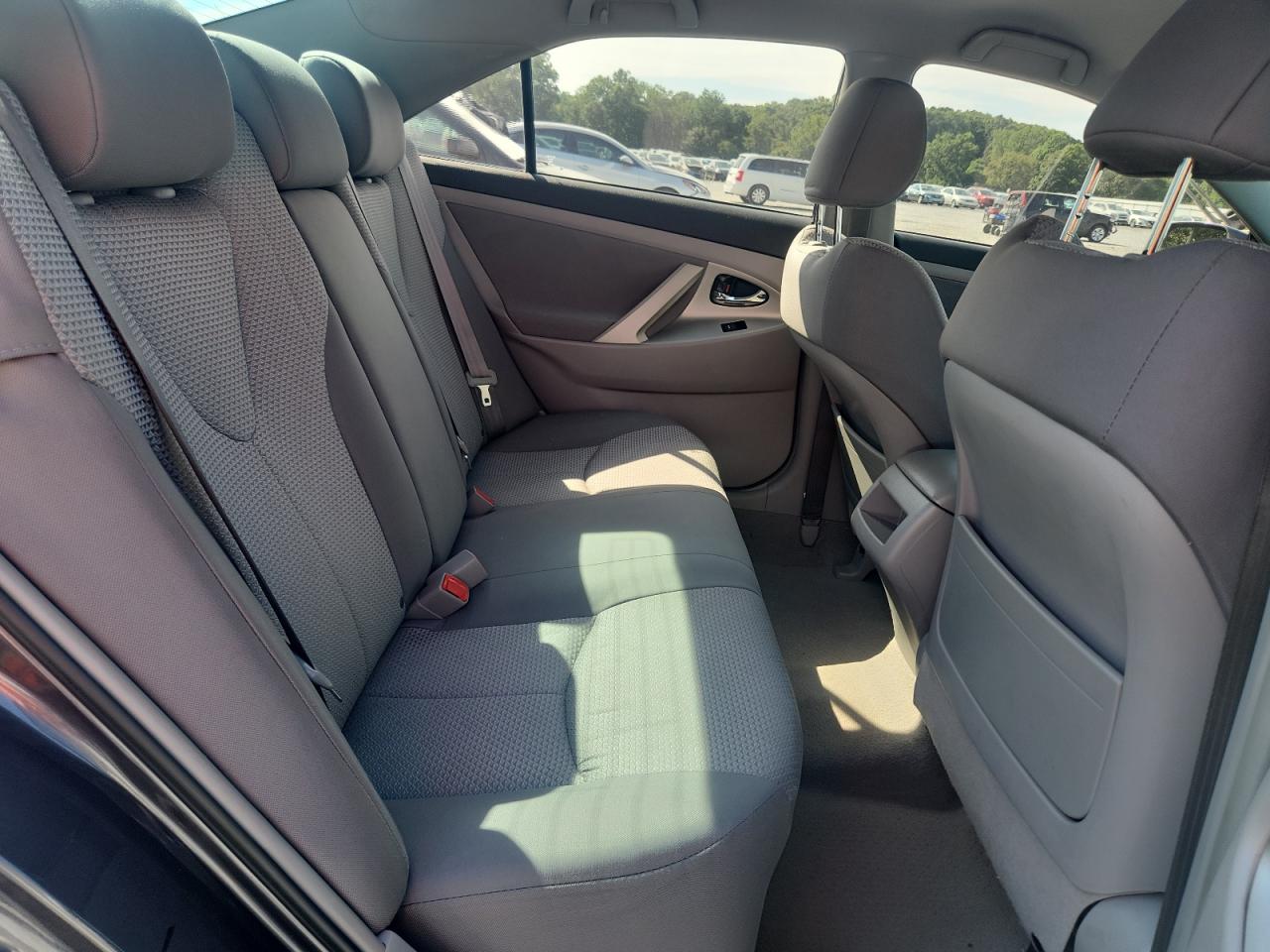 2010 TOYOTA CAMRY SE photo 19