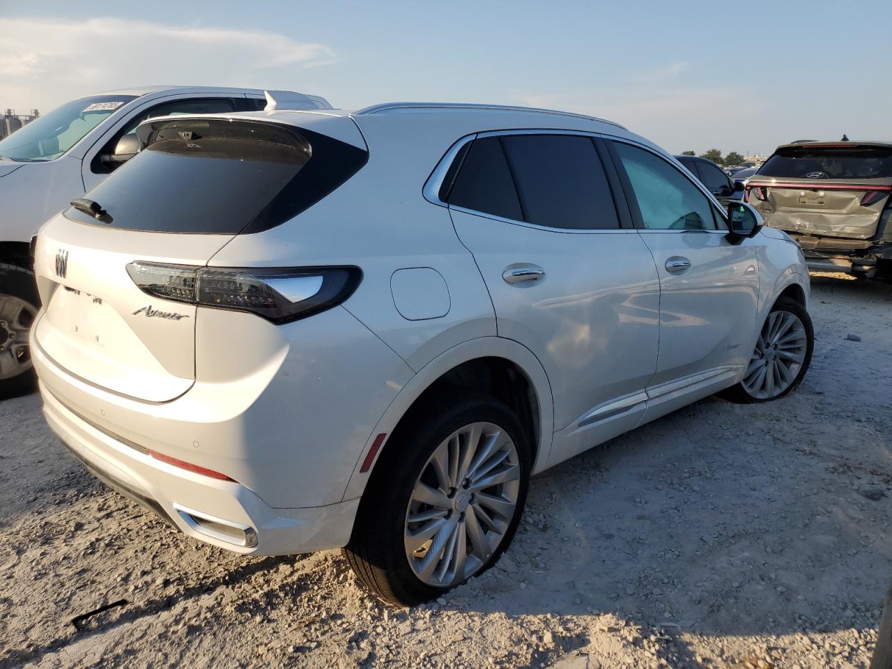 2025 BUICK ENVISION AVENIR photo 3
