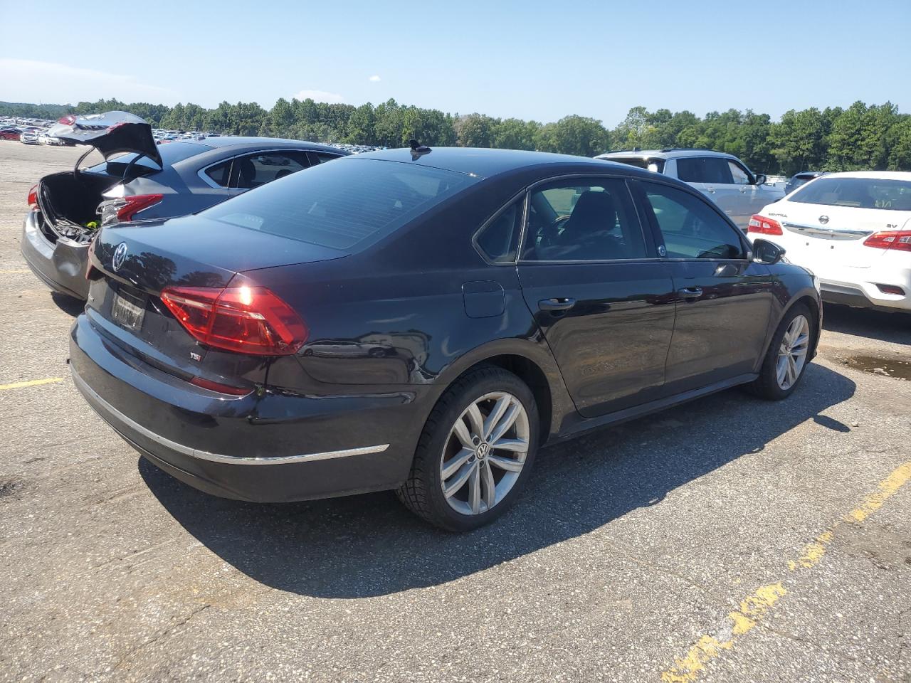 2019 VOLKSWAGEN PASSAT WOLFSBURG photo 3