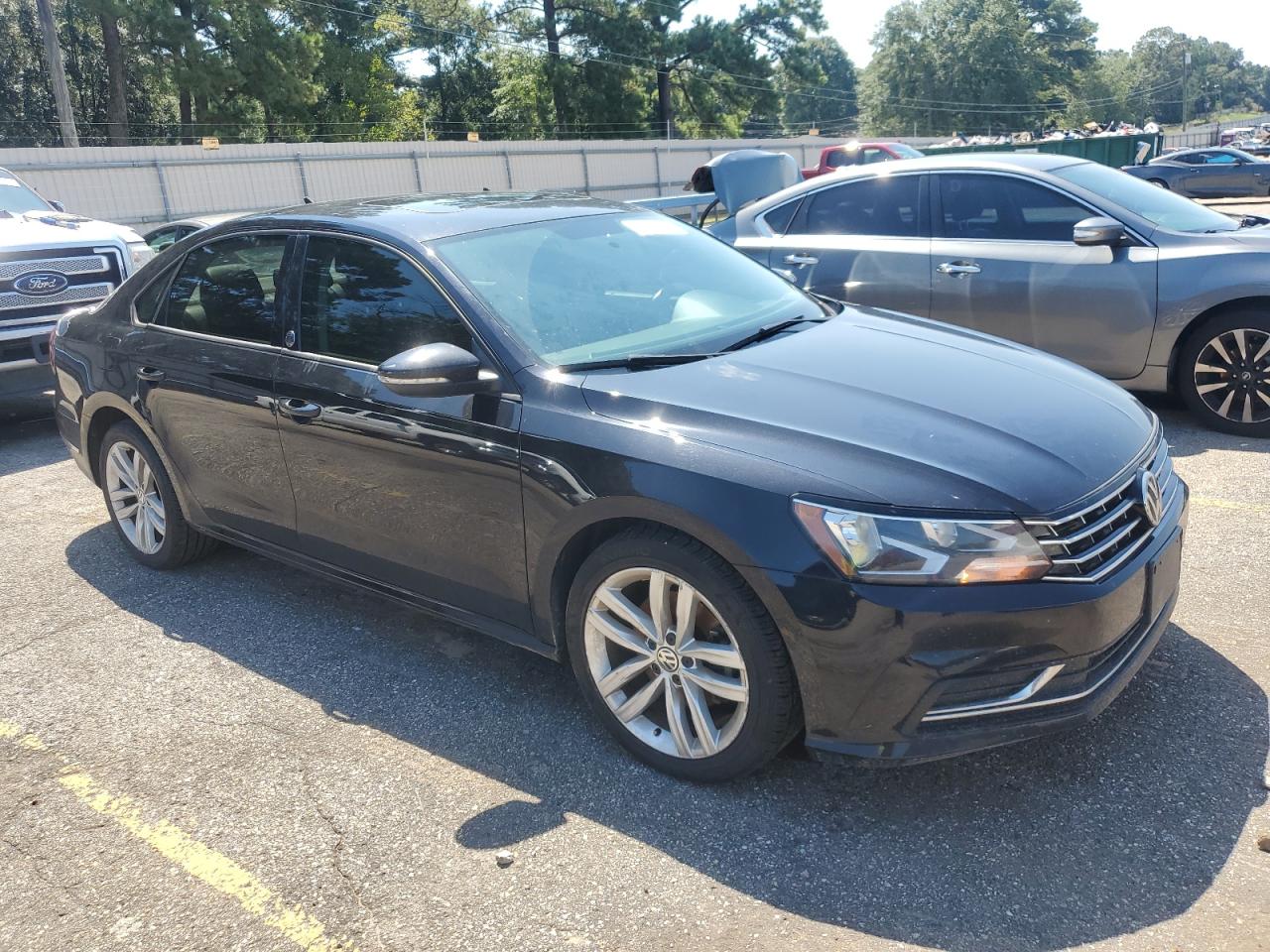 2019 VOLKSWAGEN PASSAT WOLFSBURG photo 4
