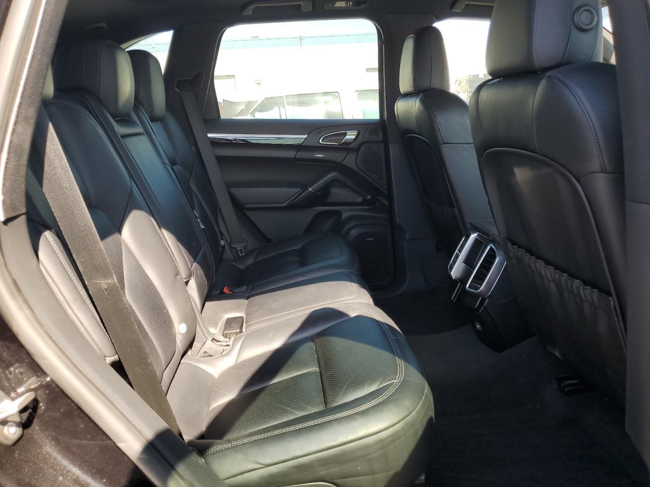 2016 PORSCHE CAYENNE photo 21