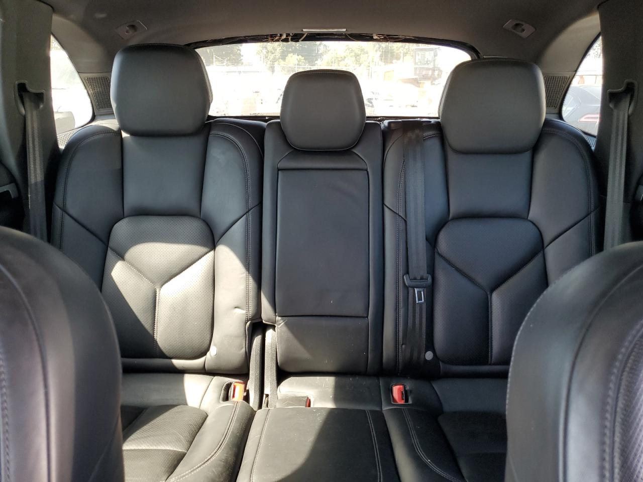2016 PORSCHE CAYENNE photo 19